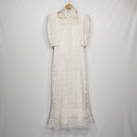 Scott McClintock Dresses & Skirts - Vintage Scott McClintock  White Formal Lace Gown Lined Floral pattern  Size 6